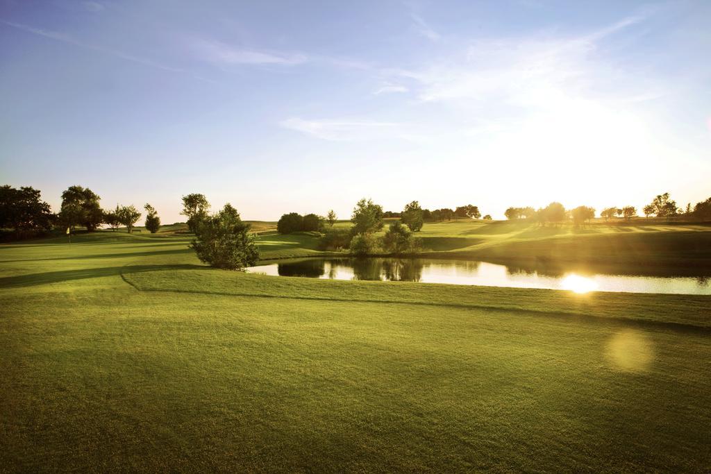 Bjaere Golfklubb Hotel & Lodge Бастад Экстерьер фото